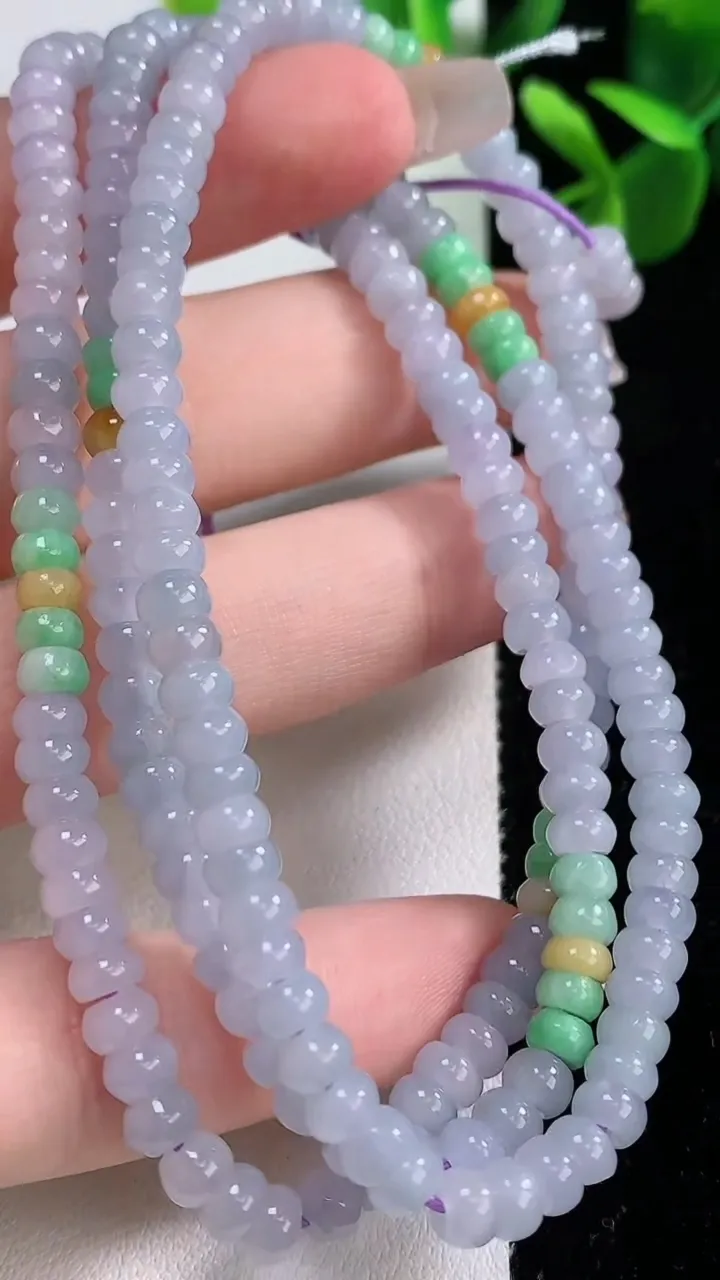 天然A货翡翠三彩算盘珠项链，尺寸5.6-2.6-194颗，重量:30.76g12月19日
工厂直销收藏佳品,种好水足，色泽均匀，有种有色，上手高大气！