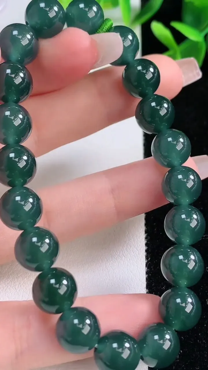 天然A货翡翠圆珠手串，尺寸9.8-20颗，重量:32.25g12月19日
工厂直销收藏佳品,种好水足