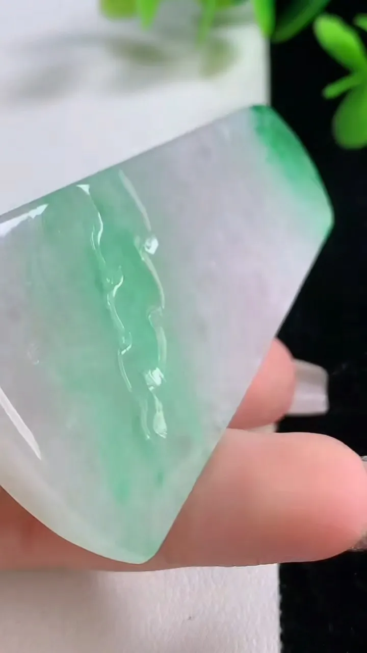 天然A货翡翠山水牌吊坠，尺寸64-38-10，重:41.79g
12月19日