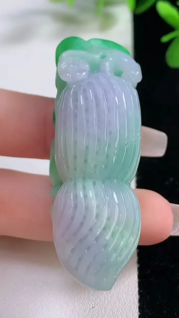 天然A货翡翠花生吊坠，尺寸58-18.6-20，重:35.59g
12月19日