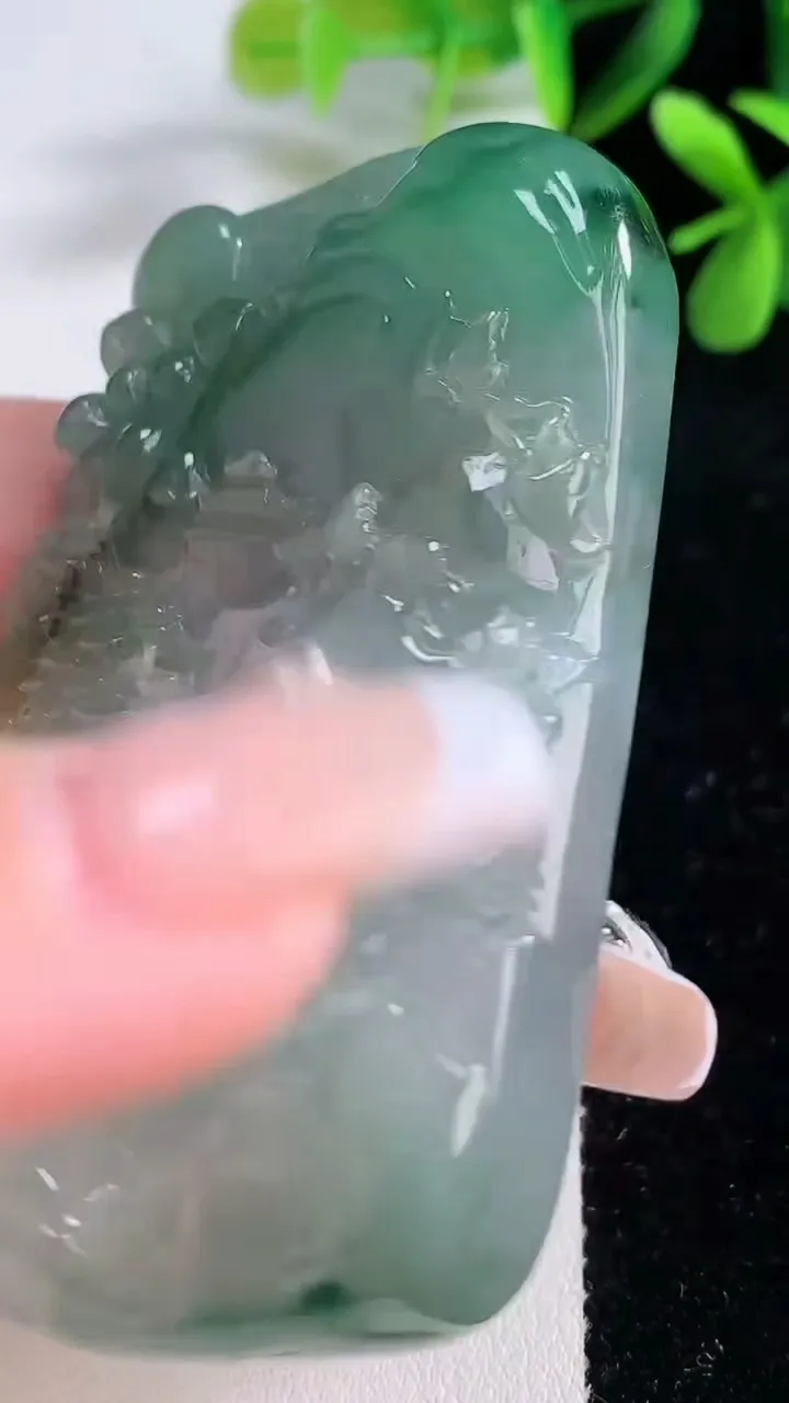 天然A货翡翠山水牌吊坠，尺寸68-43-12，重:77.34g
12月19日