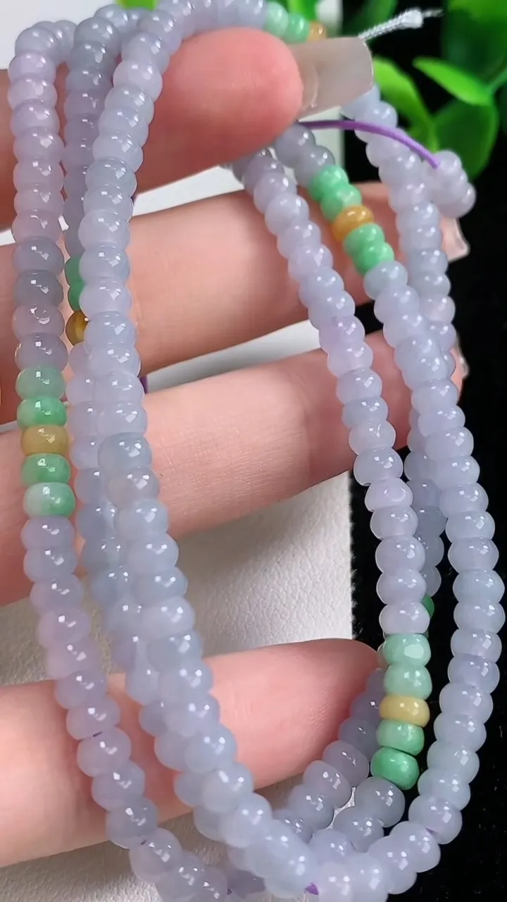 天然A货翡翠三彩算盘珠项链，尺寸5.6-2.6-194颗，重量:30.76g12月19日
工厂直销收