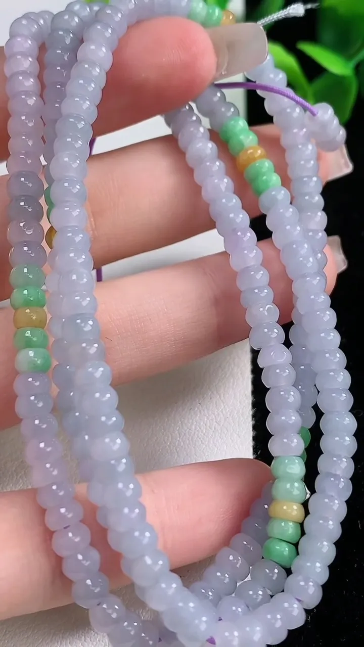 天然A货翡翠三彩算盘珠项链，尺寸5.6-2.6-194颗，重量:30.76g12月19日
工厂直销收藏佳品,种好水足，色泽均匀，有种有色，上手高大气！