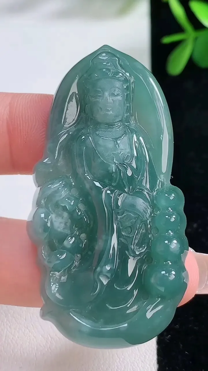 天然A货翡翠蓝水观音菩萨吊坠，尺寸53.9-28.7-7.8，重:21.42g
12月19日