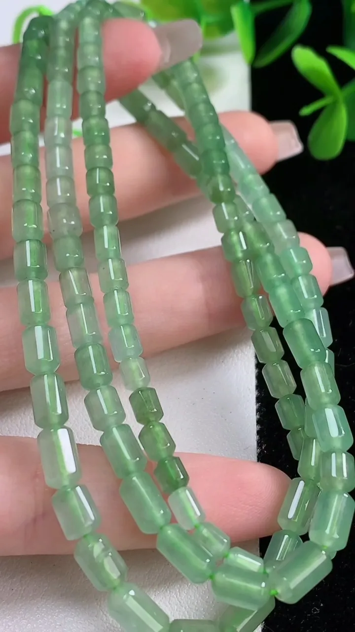 天然A货翡翠路路通项链，尺寸8.6-4.5，重:30.30g12月19日
工厂直销收藏佳品,种好水足，色泽均匀，有种有色，上手高大气！
