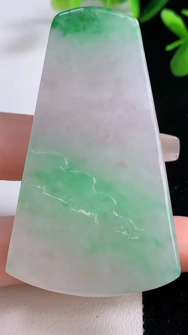 天然A货翡翠山水牌吊坠，尺寸64-38-10，重:41.79g
12月19日