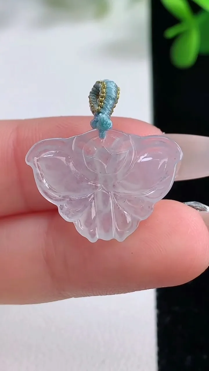 天然A货翡翠蝴蝶吊坠，尺寸15.7-23-3，重量:1.62g
12月19日