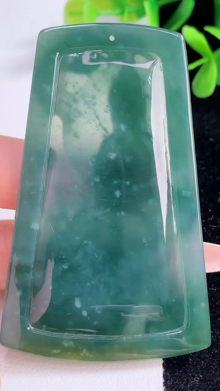 天然A货翡翠蓝水文殊菩萨吊坠，尺寸72-45-8，重:40.24g
12月19日