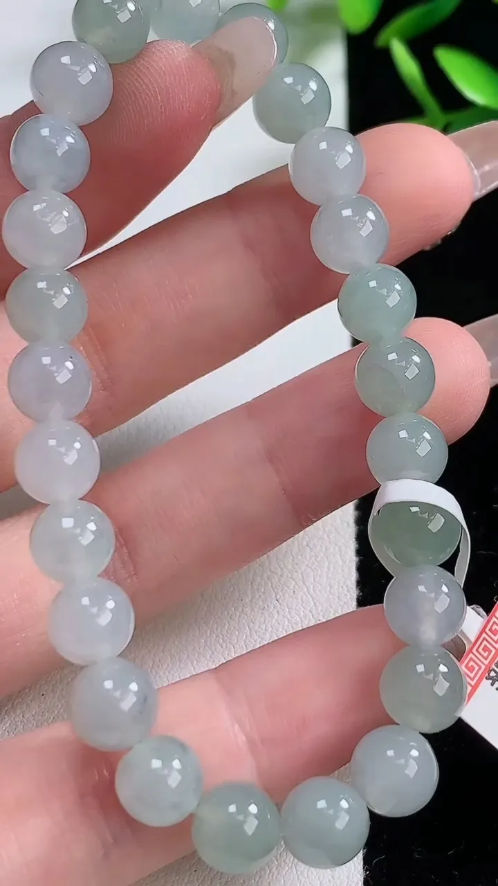 天然A货翡翠飘花圆珠手串，尺寸7.5，重:18.65g12月19日
工厂直销收藏佳品,种好水足，色泽