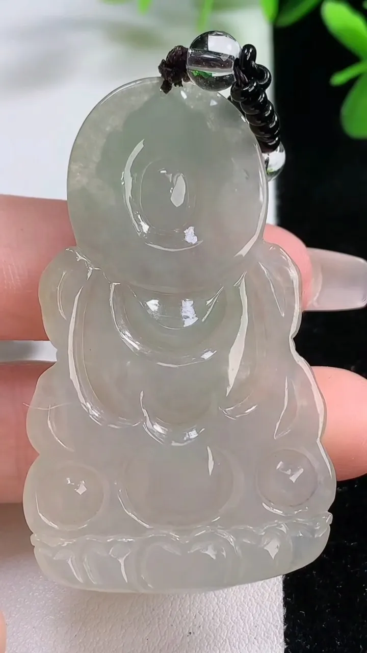 天然A货翡翠度母观音吊坠，尺寸56.1-33-5.2，重:15.69g
12月19日