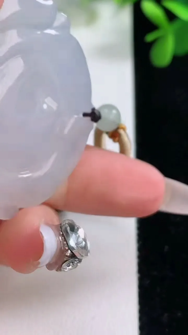 天然A货翡翠和和美美 荷花吊坠，尺寸30.3-42.6-8.8，重量:24.72g
12月19日