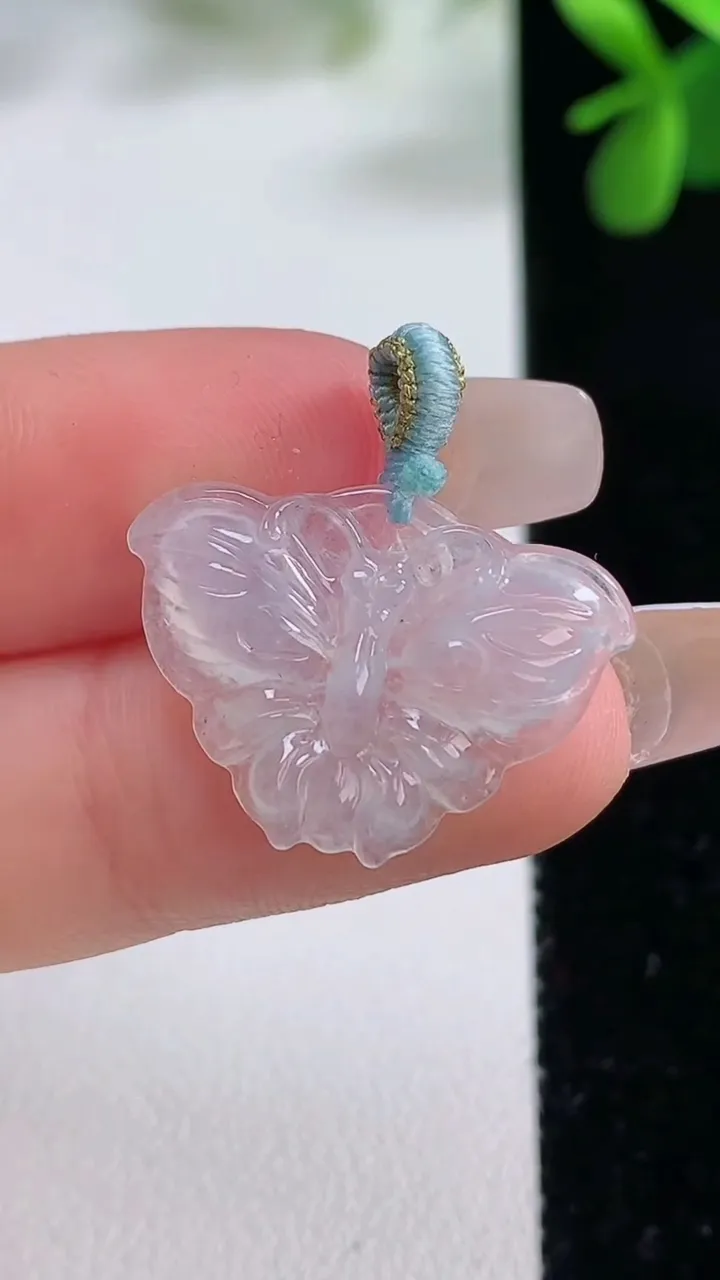天然A货翡翠蝴蝶吊坠，尺寸15.7-23-3，重量:1.62g
12月19日