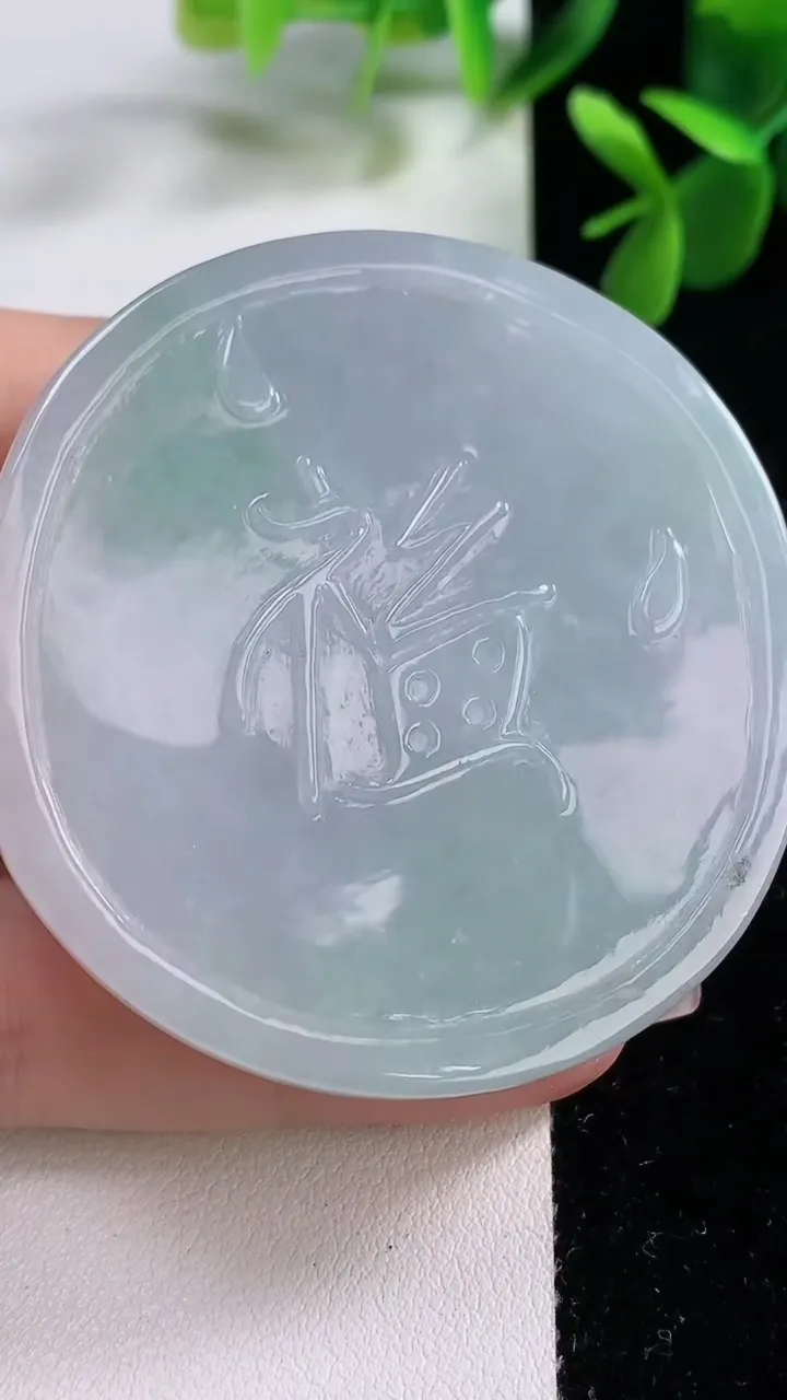 天然A货翡翠鸟语花香吊坠，尺寸51.7-10.8，重量:65.73g
12月19日