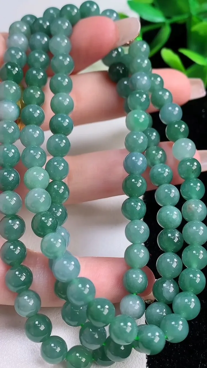 天然A货翡翠圆珠项链，尺寸6.6-108颗，重:57.49g
12月19日