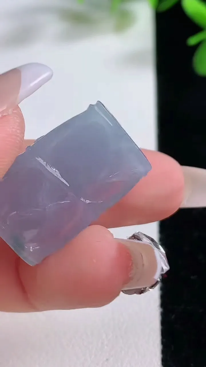 天然A货翡翠紫罗兰节节高升 竹节吊坠，尺寸26-17-6.6，重:6.24g
12月19日