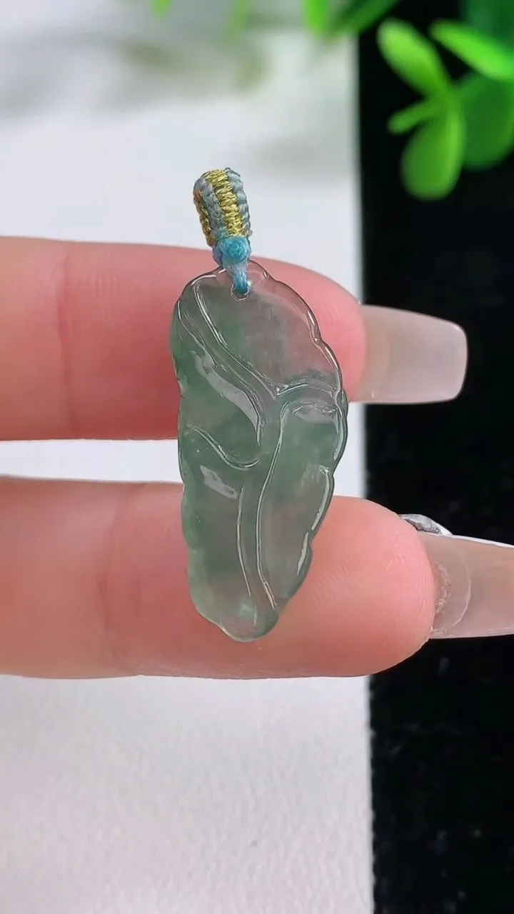 天然A货翡翠金蟾吊坠，尺寸26-11.3-6.8，重量:2.83g
12月19日