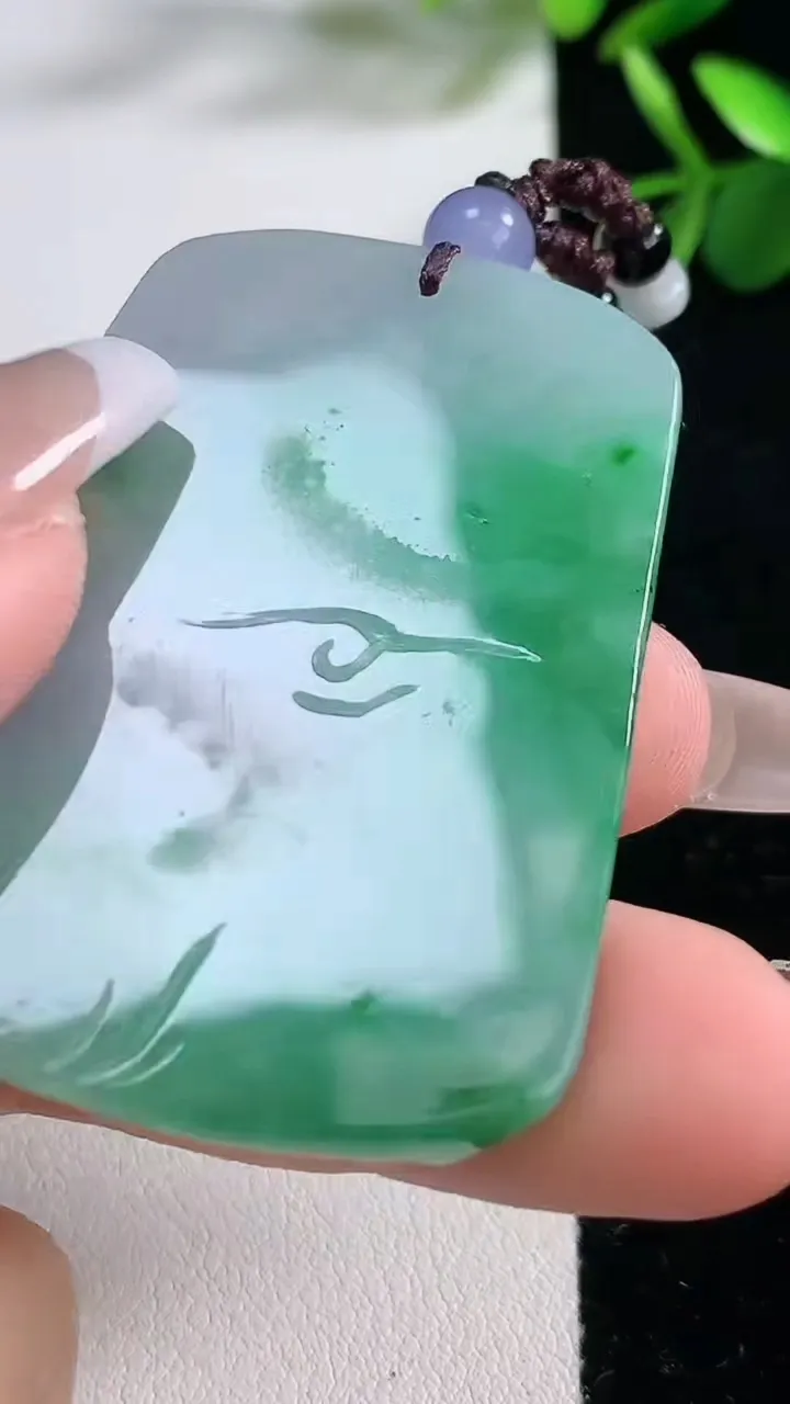 天然A货翡翠山水牌吊坠，尺寸50.6-37.8-7，重:30.56g
12月19日