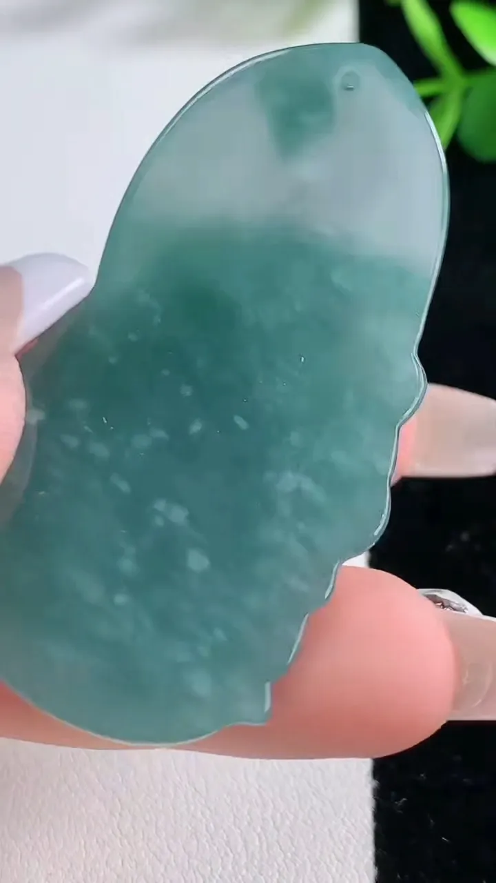 天然A货翡翠蓝水观音菩萨吊坠，尺寸53.9-28.7-7.8，重:21.42g
12月19日