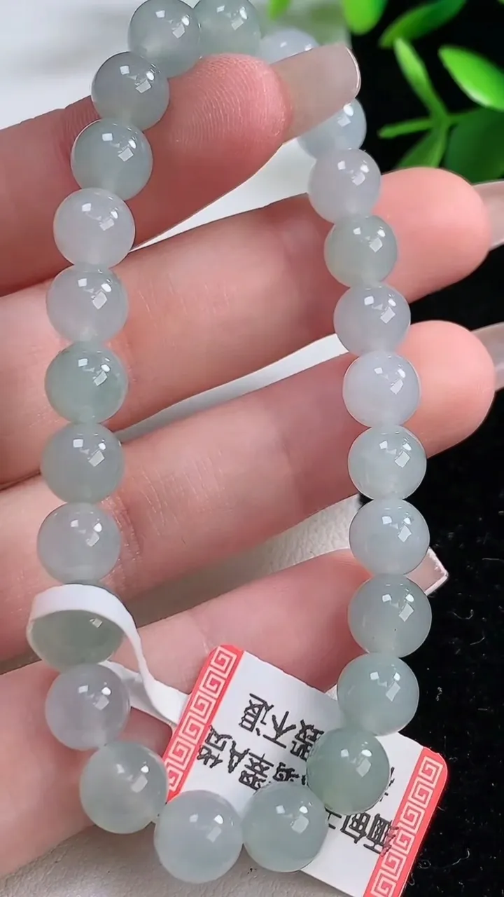 天然A货翡翠飘花圆珠手串，尺寸7.5，重:18.65g12月19日
工厂直销收藏佳品,种好水足，色泽均匀，有种有色，上手高大气！