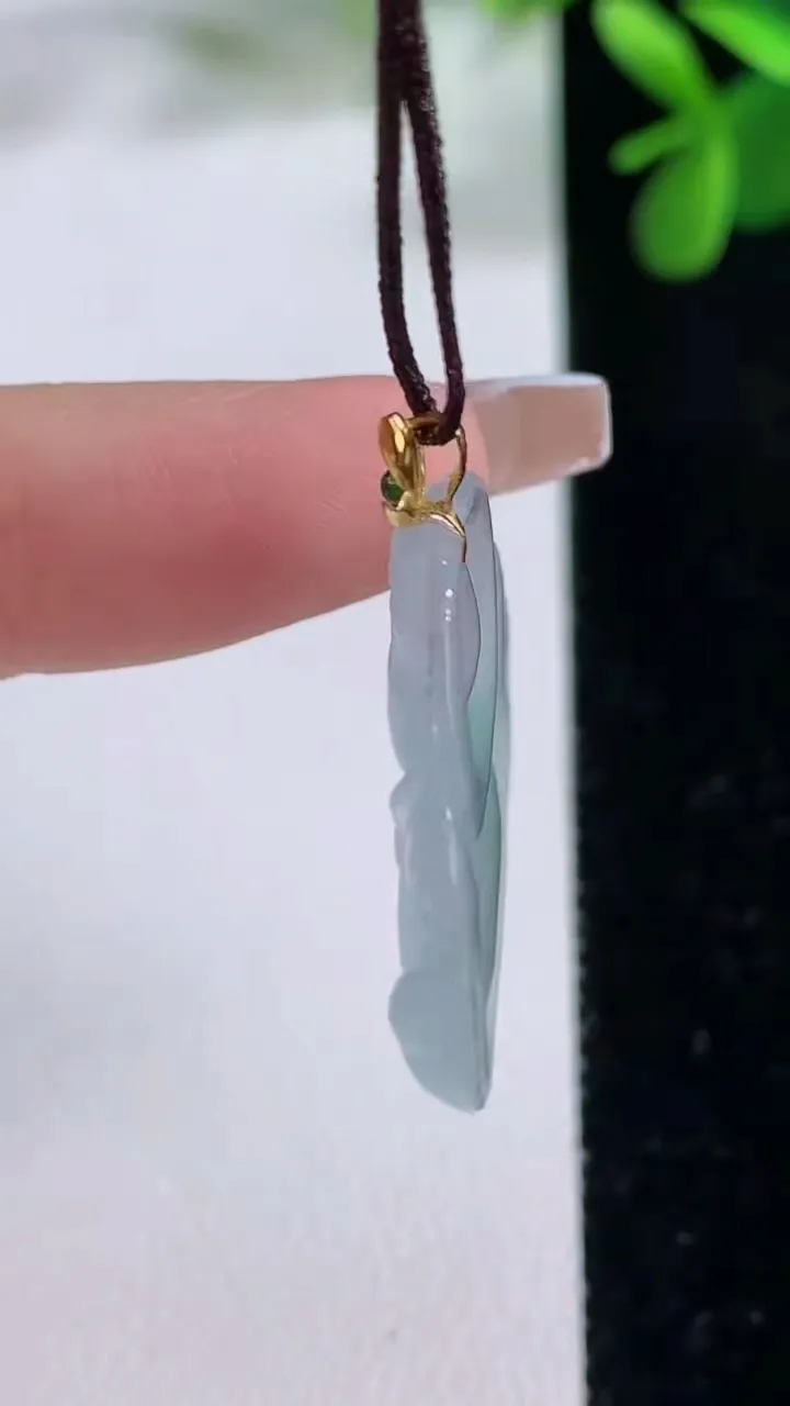 天然A货翡翠佛公吊坠，尺寸25.4-29-3.8，重量:4.37g
12月19日