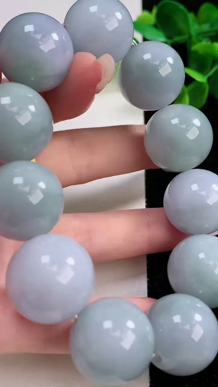 天然A货翡翠紫罗兰圆珠手串，尺寸19-20，重:147.77g12月19日
工厂直销收藏佳品,种好水足，色泽均匀，有种有色，上手高大气！