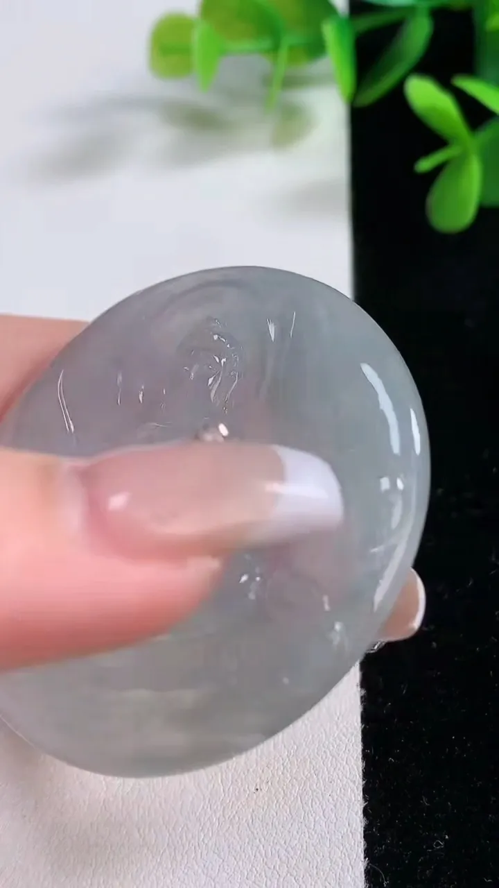 天然A货翡翠大日如来吊坠，尺寸49-4.6，重:22.64g
12月19日