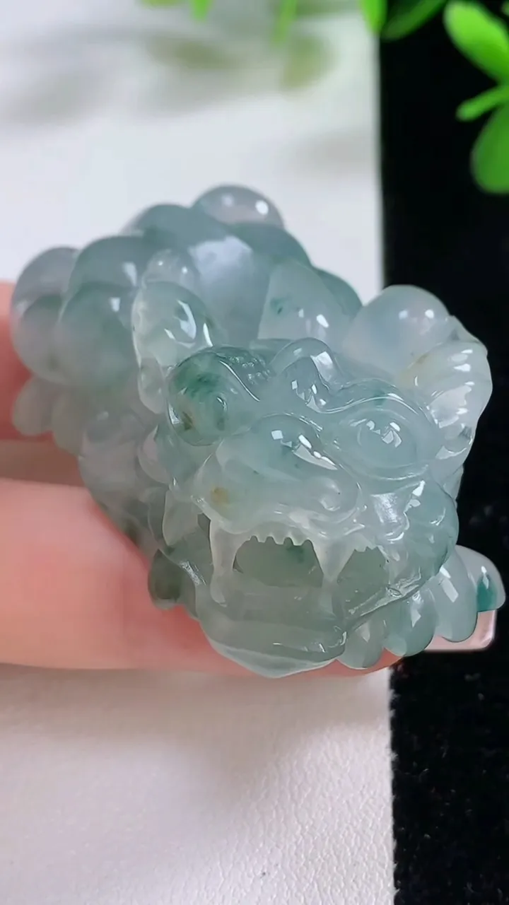 天然A货翡翠种飘花貔貅吊坠，尺寸50-26-23.4，重:63.40g
12月19日