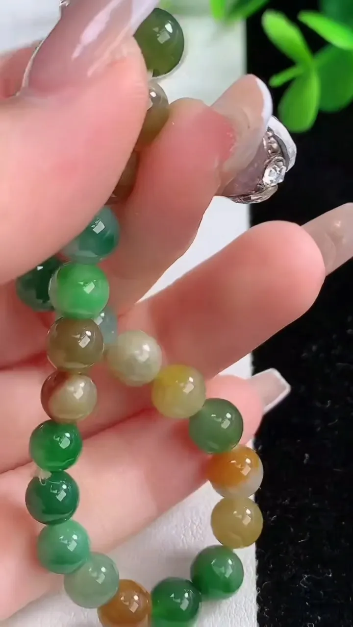 天然A货翡翠双彩圆珠手串，尺寸7.1-27颗，重量:15.43g12月19日
工厂直销收藏佳品,种好水足，色泽均匀，有种有色，上手高大气！