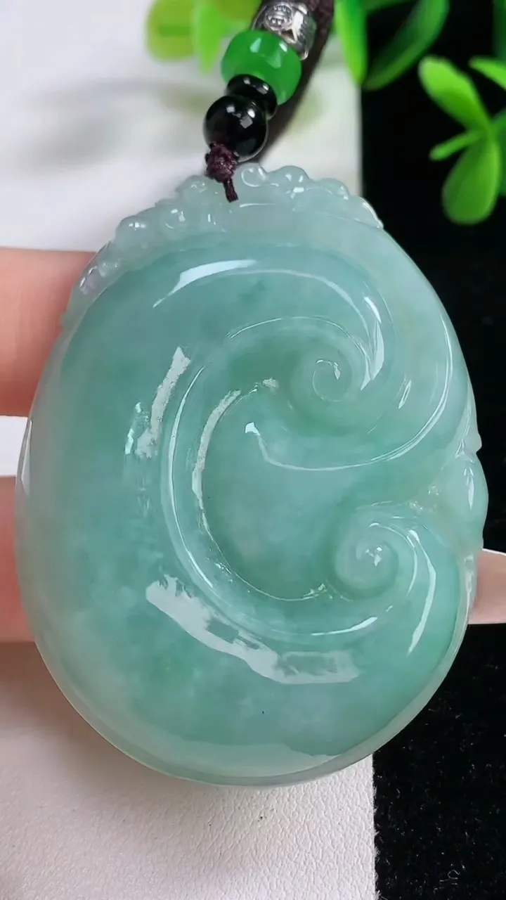 天然A货翡翠如意吊坠，尺寸57.8-43.5-8.8，重:41.57g
12月19日