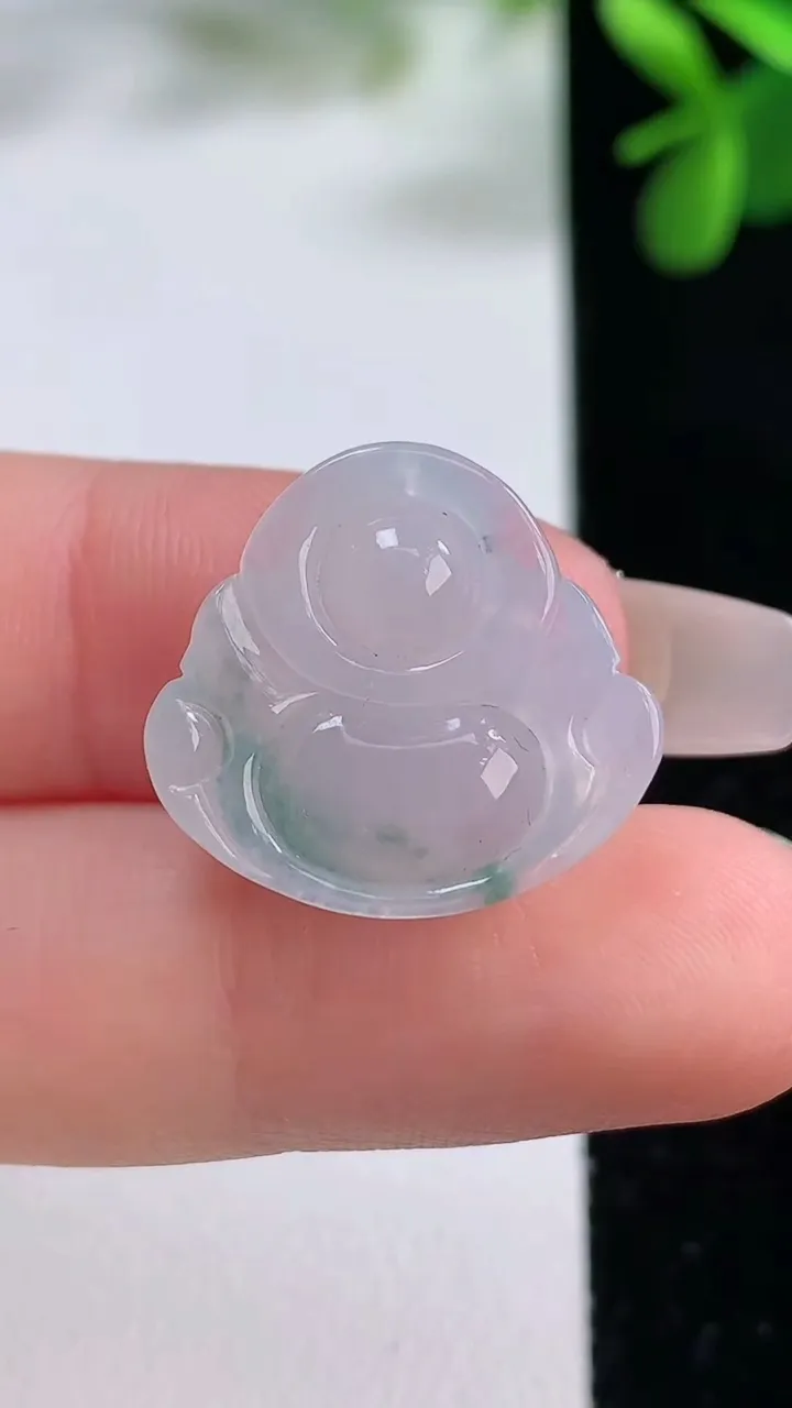 天然A货翡翠冰种飘花佛公吊坠，尺寸18.5-20-5.8，重量:3.04g
12月19日