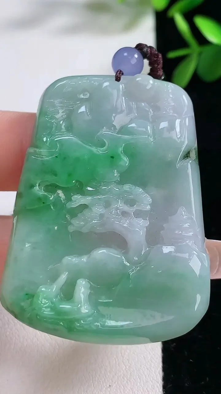 天然A货翡翠山水牌吊坠，尺寸50.6-37.8-7，重:30.56g
12月19日