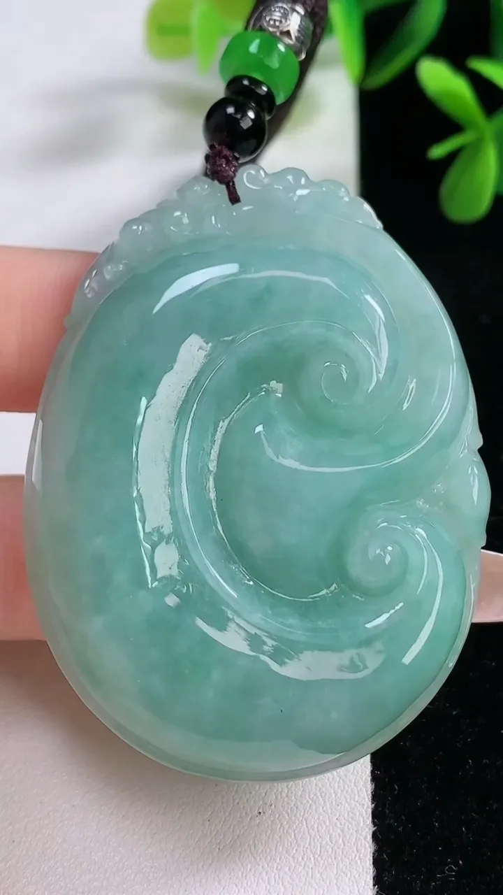 天然A货翡翠如意吊坠，尺寸57.8-43.5-8.8，重:41.57g
12月19日