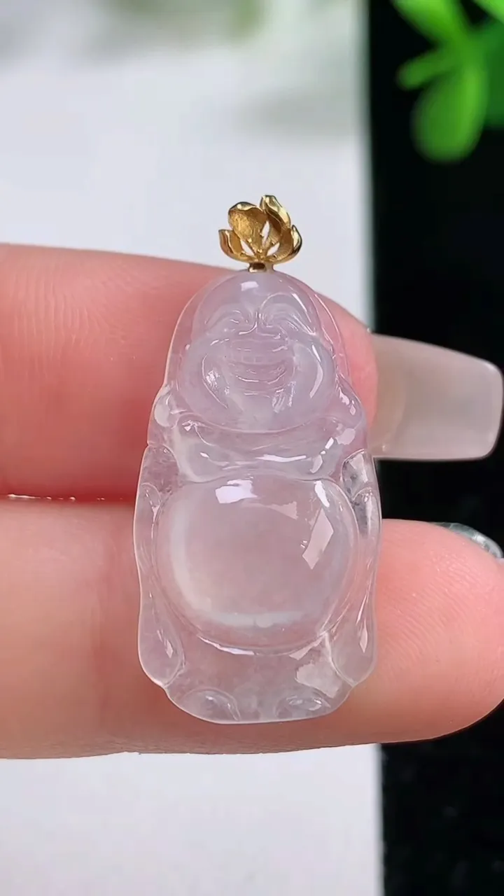 天然A货翡翠种白冰站佛 佛公吊坠，尺寸24.3-13.5-3.9，重量:2.34g
12月19日