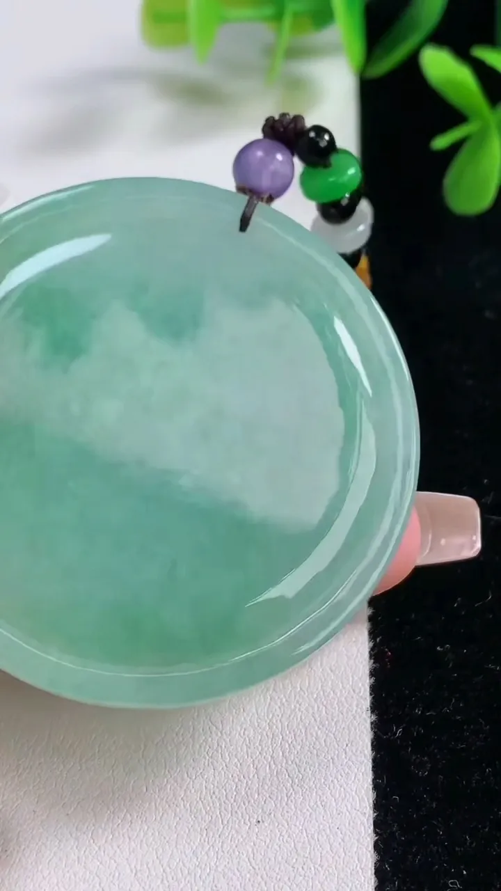 天然A货翡翠龙牌吊坠，尺寸50.8-9.5，重:42.29g
12月19日