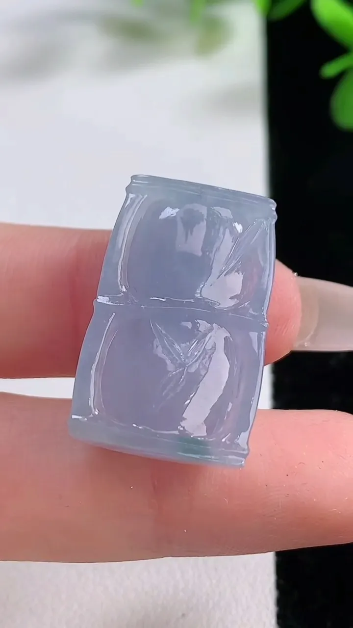 天然A货翡翠紫罗兰节节高升 竹节吊坠，尺寸26-17-6.6，重:6.24g
12月19日