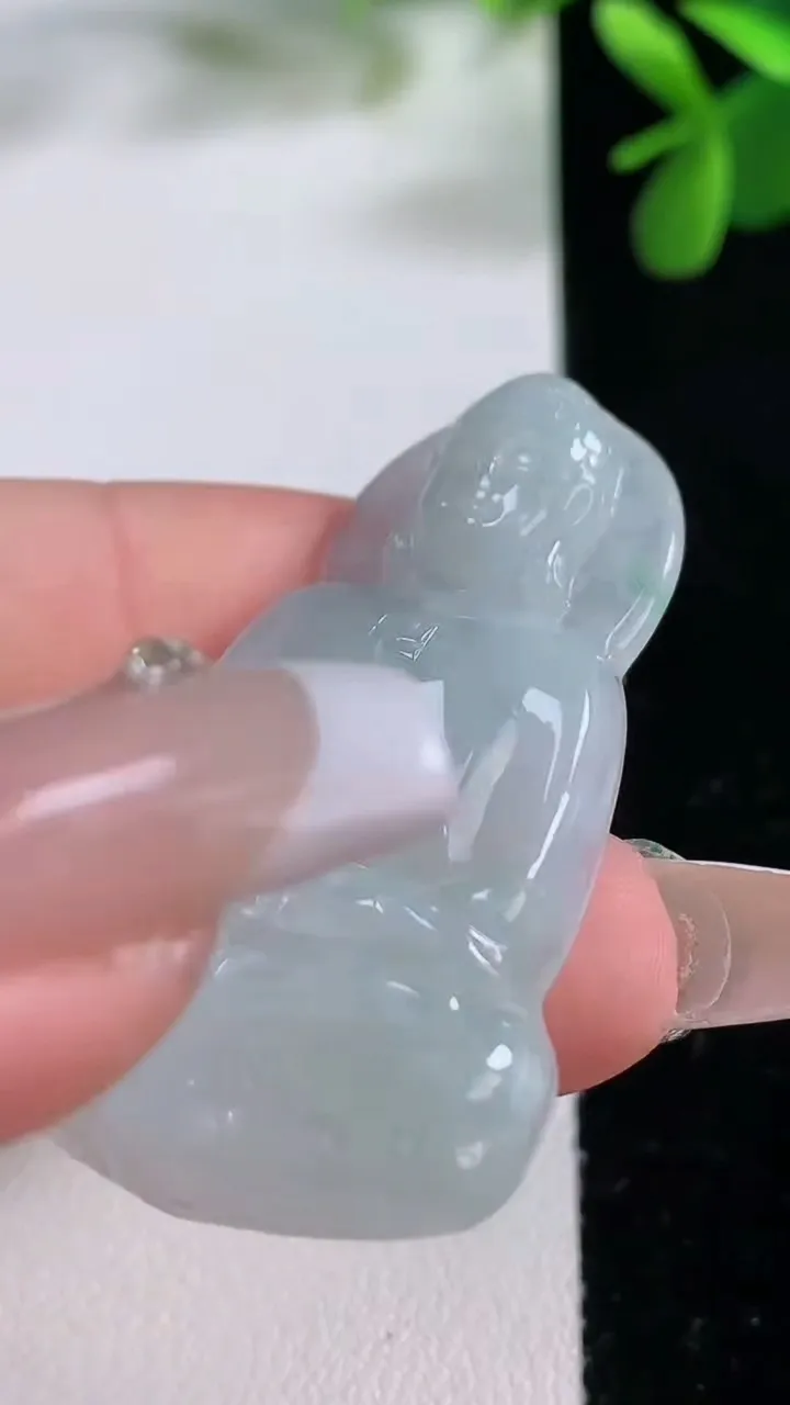 天然A货翡翠大日如来吊坠，尺寸44-32.7-5.8，重量:11.45g
12月19日