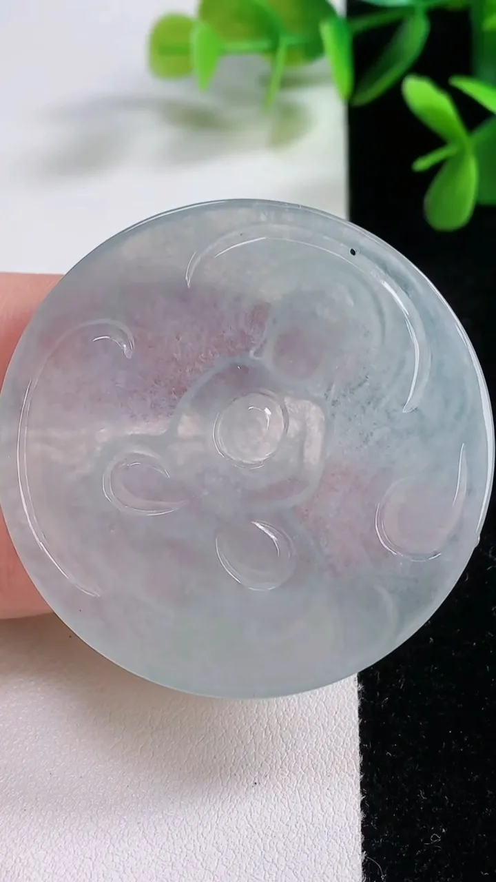 天然A货翡翠大日如来吊坠，尺寸49-4.6，重:22.64g
12月19日