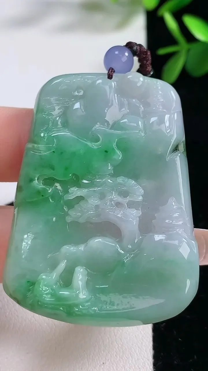 天然A货翡翠山水牌吊坠，尺寸50.6-37.8-7，重:30.56g
12月19日