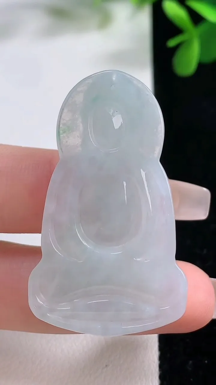 天然A货翡翠大日如来吊坠，尺寸44-32.7-5.8，重量:11.45g
12月19日