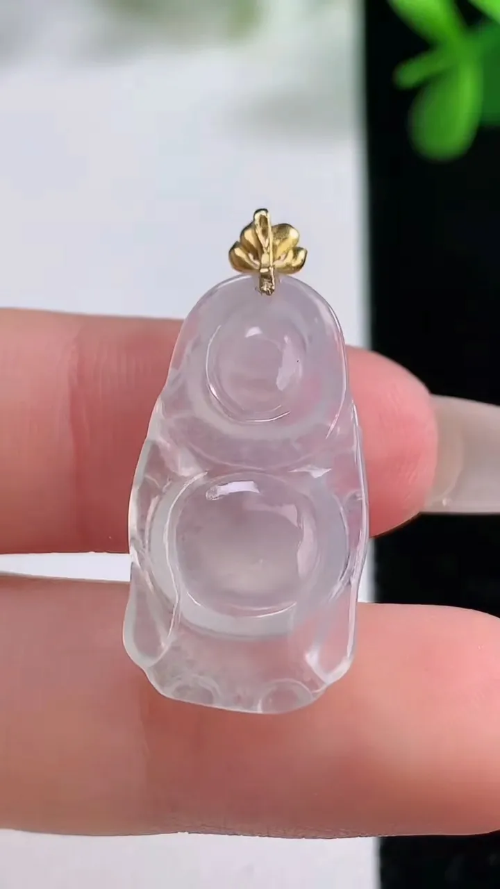 天然A货翡翠种白冰站佛 佛公吊坠，尺寸24.3-13.5-3.9，重量:2.34g
12月19日