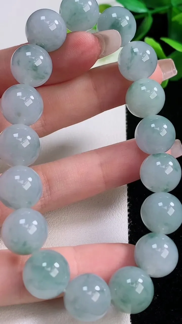 天然A货翡翠种飘花圆珠手串，尺寸12.3，重:54.67g12月19日
工厂直销收藏佳品,种好水足，