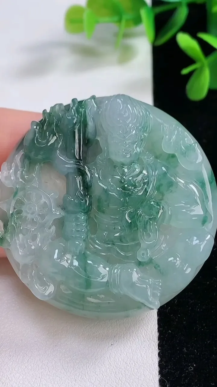 天然A货翡翠种飘花不动明王吊坠，尺寸53-11.2，重:58.20g
12月19日