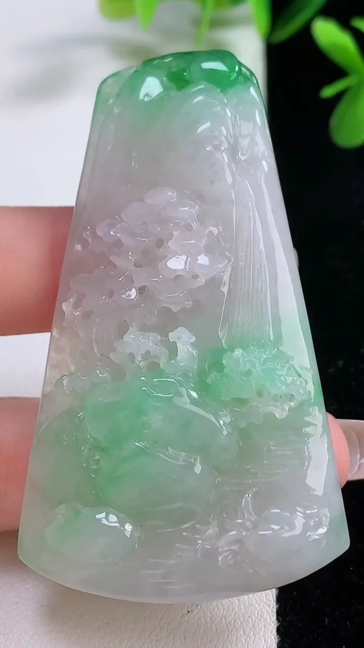 天然A货翡翠山水牌吊坠，尺寸64-38-10，重:41.79g
12月19日