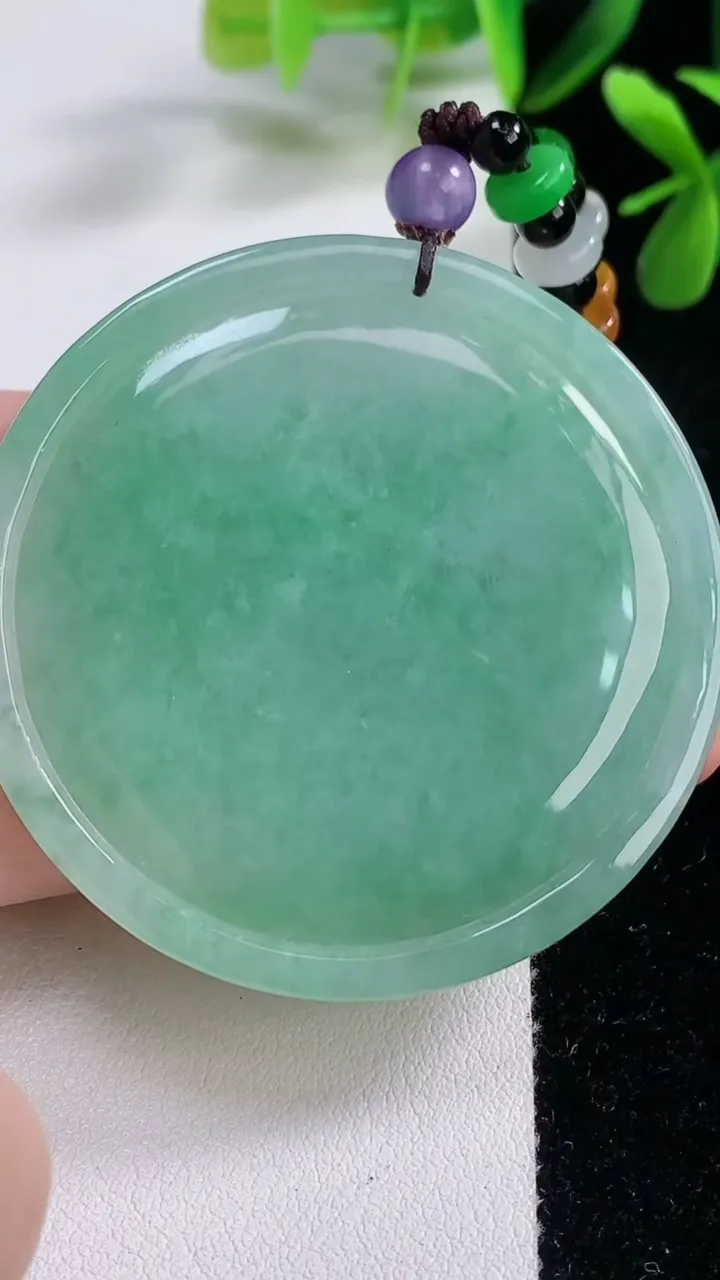 天然A货翡翠龙牌吊坠，尺寸50.8-9.5，重:42.29g
12月19日