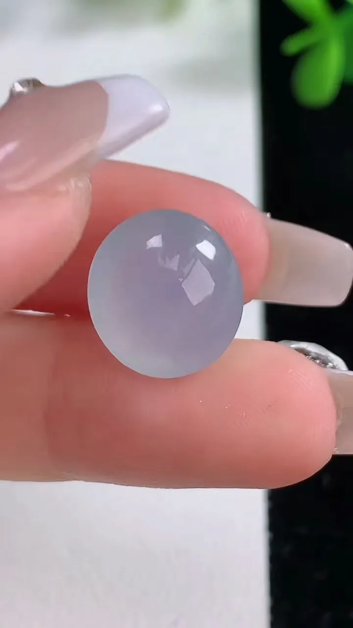 天然A货翡翠冰种紫罗兰蛋面镶嵌件，尺寸14-13.2-8.8，重量:2.52g
12月19日