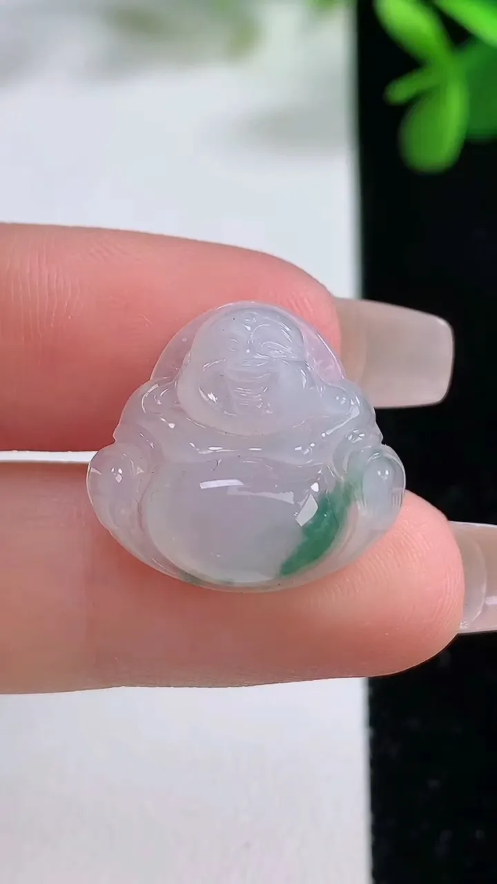 天然A货翡翠冰种飘花佛公吊坠，尺寸18.5-20-5.8，重量:3.04g
12月19日