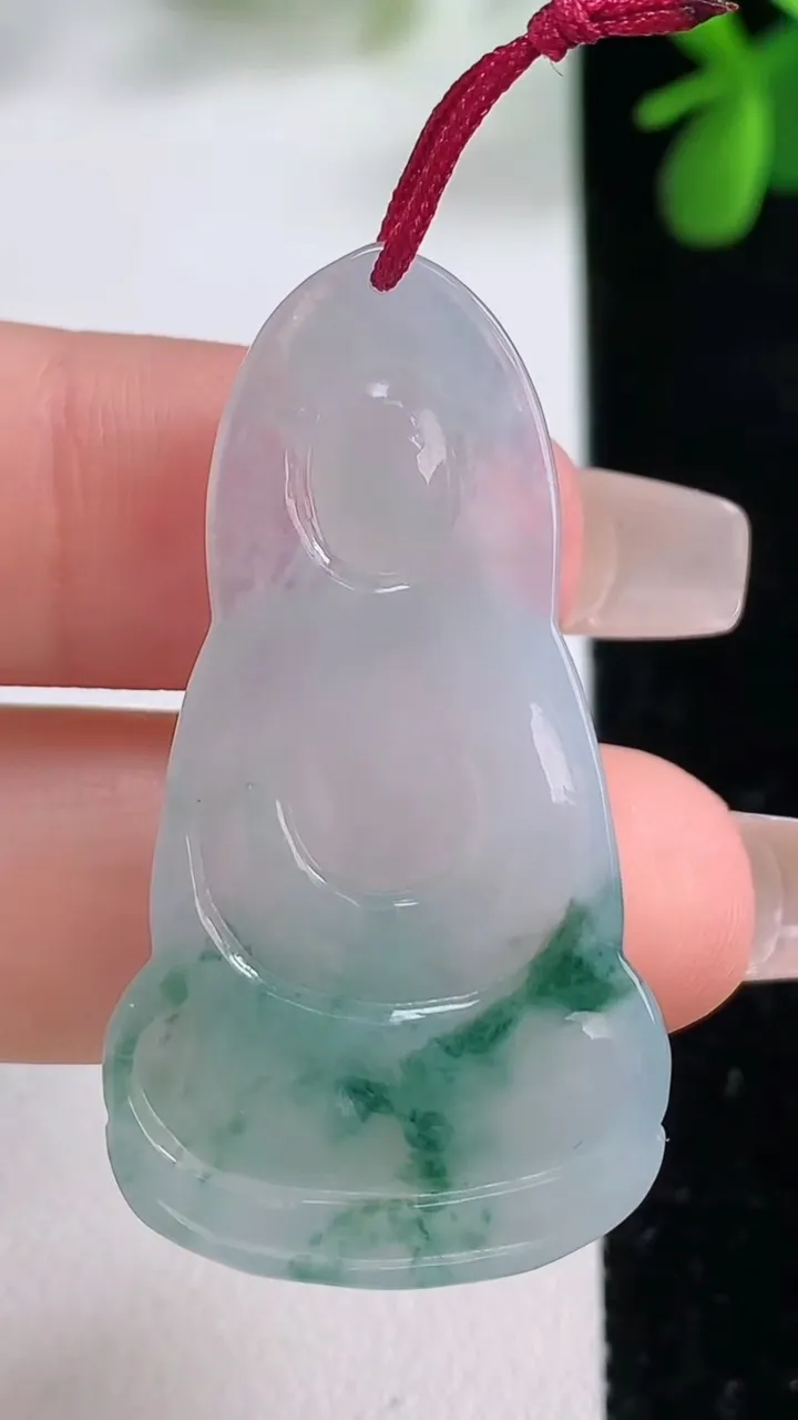 天然A货翡翠冰种飘花观音菩萨吊坠，尺寸42-22.8-5.5，重量:8.81g
12月19日