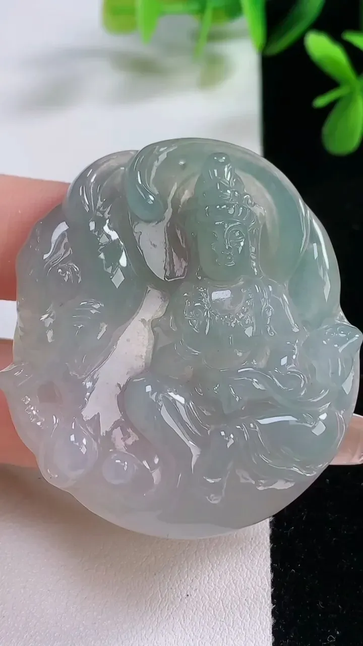 天然A货翡翠普贤菩萨吊坠，尺寸49-45-7，重:24.57g
12月19日