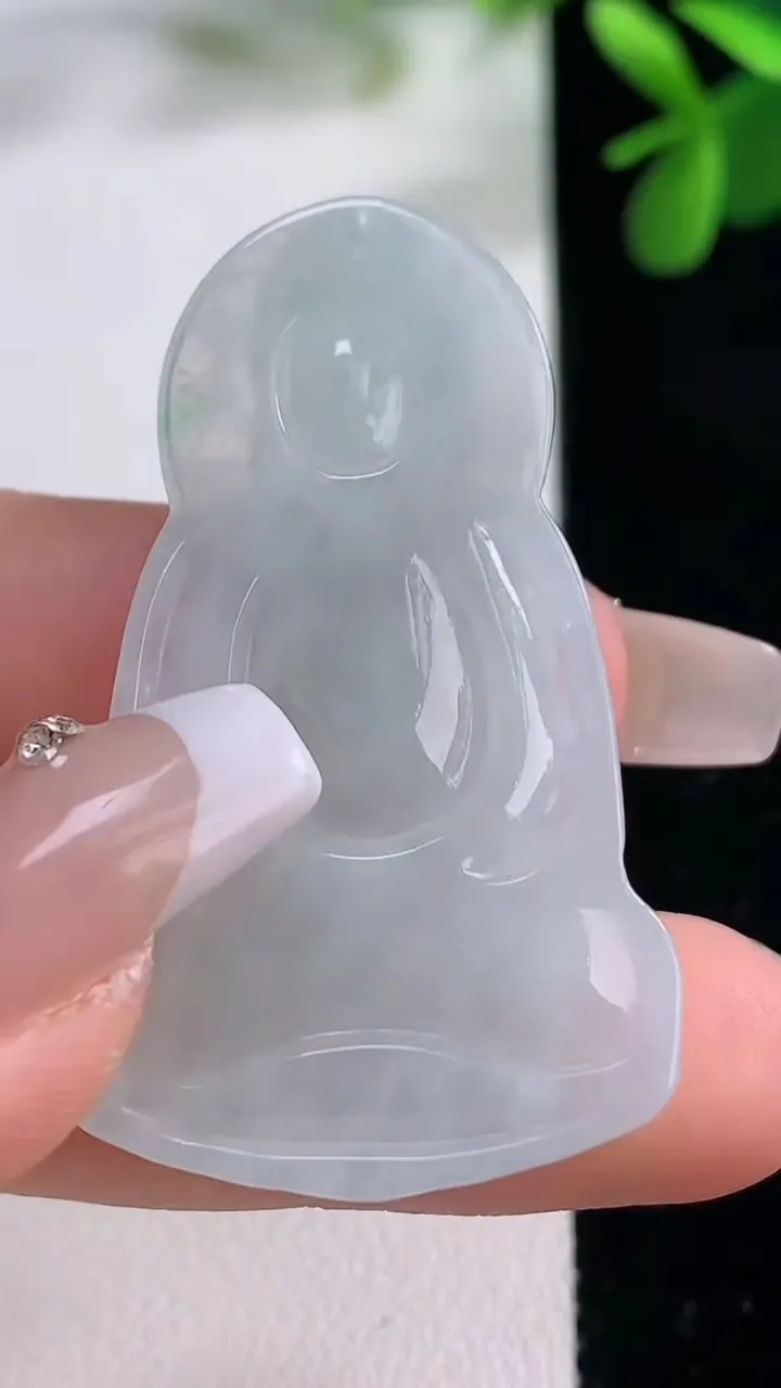 天然A货翡翠大日如来吊坠，尺寸44-32.7-5.8，重量:11.45g
12月19日