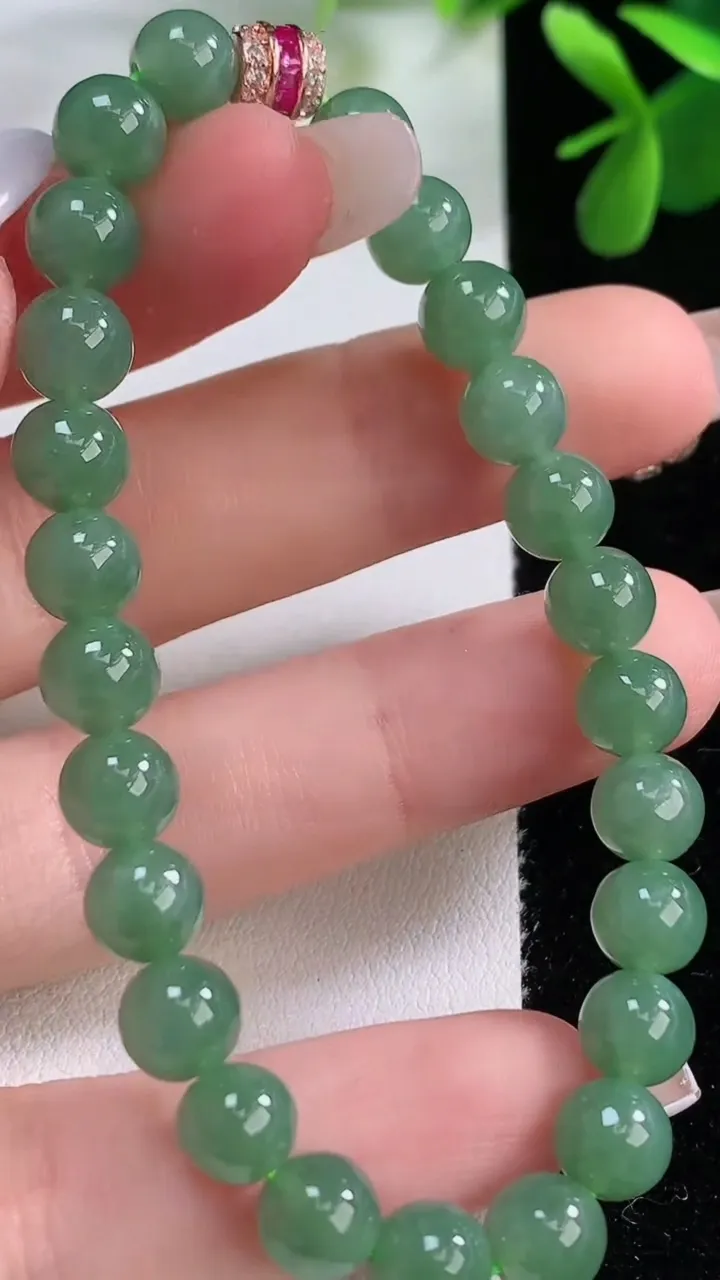 天然A货翡翠圆珠手串，尺寸6.8-25颗，重量:14.65g12月19日
工厂直销收藏佳品,种好水足